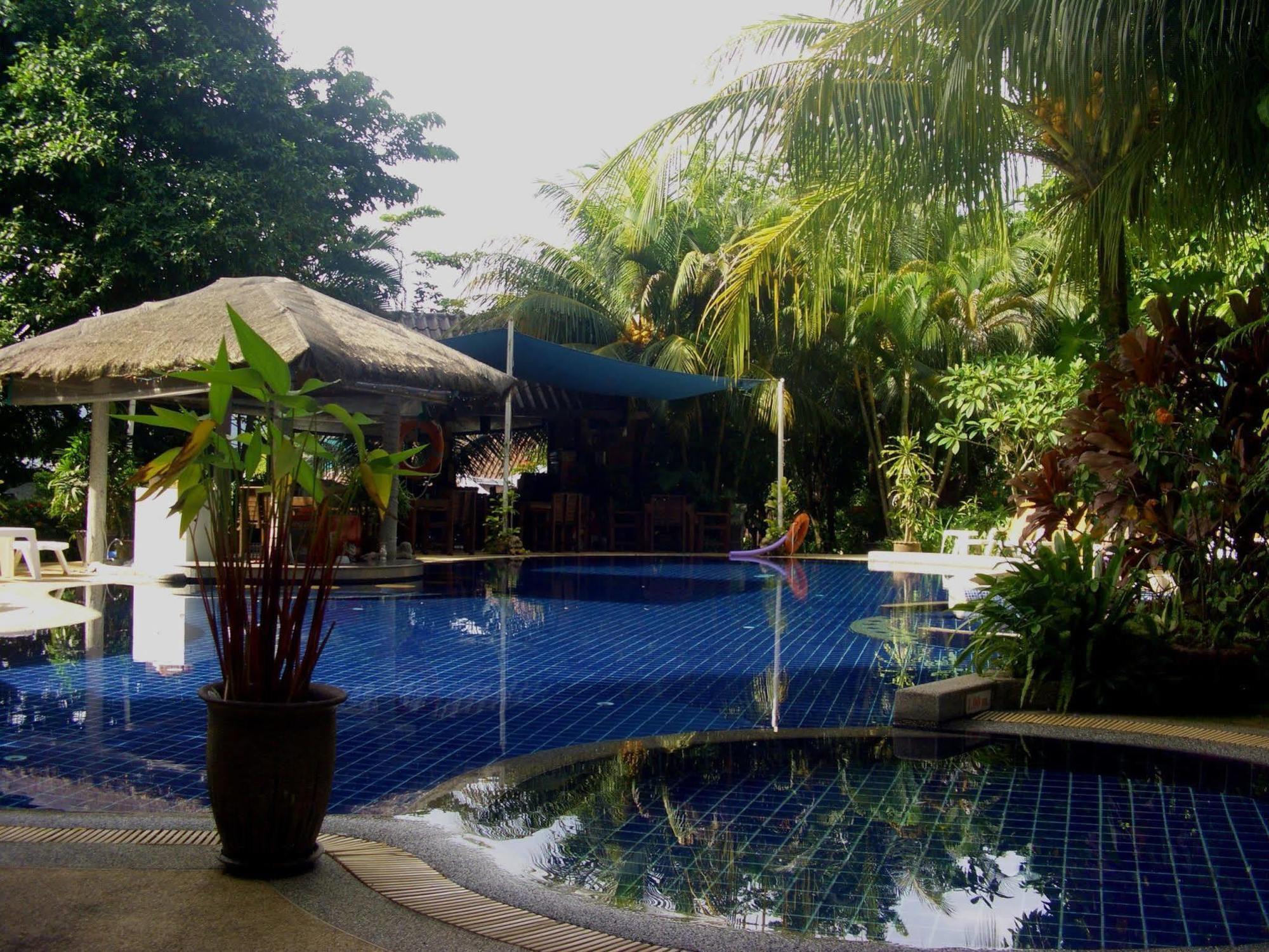 The Hill Resort Patong Esterno foto